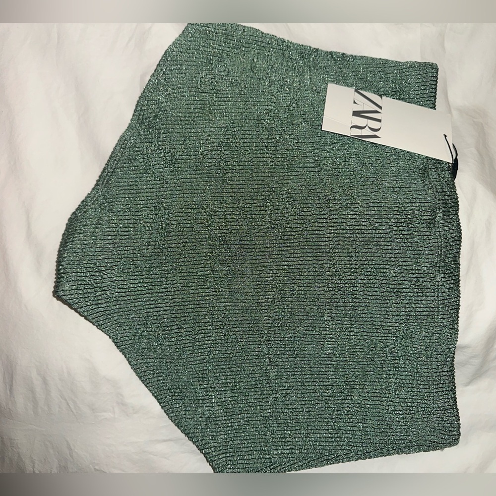 Zara Women's High-Waisted Shorts in Green - Picture 3 of 4